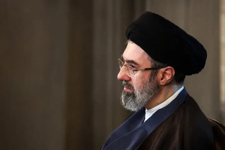 حضرت آیت‌الله سید مجتبی حسینی خامنه‌ای